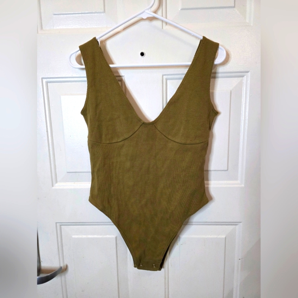 Summi Summi‎ Green Bodysuit Sleeveless V-neck Size Medium